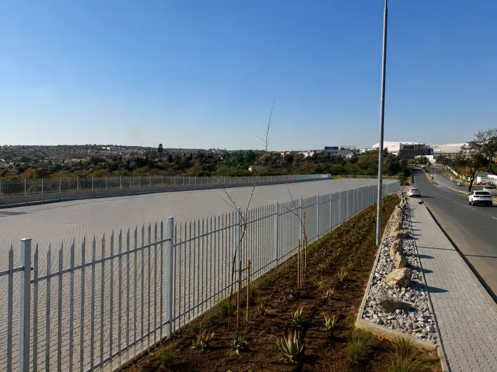 10,500 m² Secure Paved Yard to Let in Halfway House, Midrand image 2