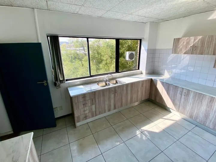 Unit 2, 2 Weaver Avenue image 7
